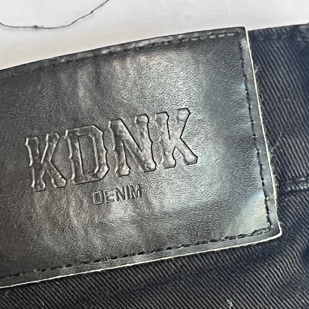 Men's Black KDNK distressed jeans 32/32 - Picture 6 of 7
